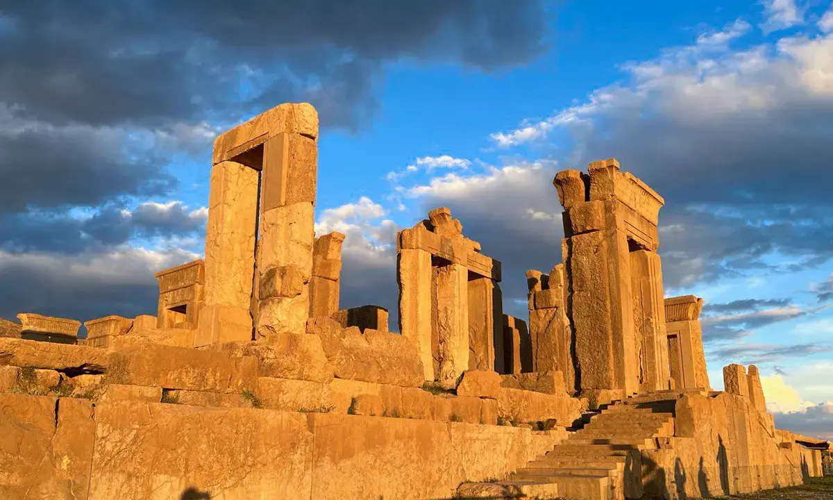 Introduction to Persepolis (Takht-e Jamshid)